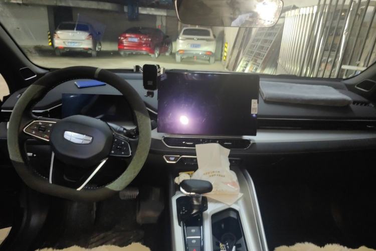 Used Geely Auto Preface 2025 Dongfang Yao 1.5TD Fuyao Edition Center Console