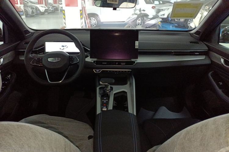 Used Geely Auto Preface 2025 Dongfang Yao 1.5TD Fuyao Edition Center Console