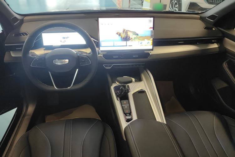 Used Geely Auto Preface 2025 Dongfang Yao 1.5TD Fuyao Edition Center Console