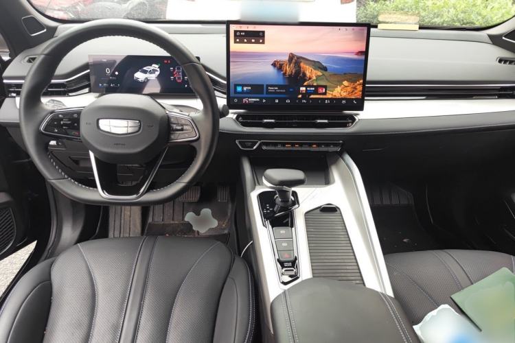 Used Geely Auto Preface 2025 Dongfang Yao 1.5TD Fuyao Edition Center Console