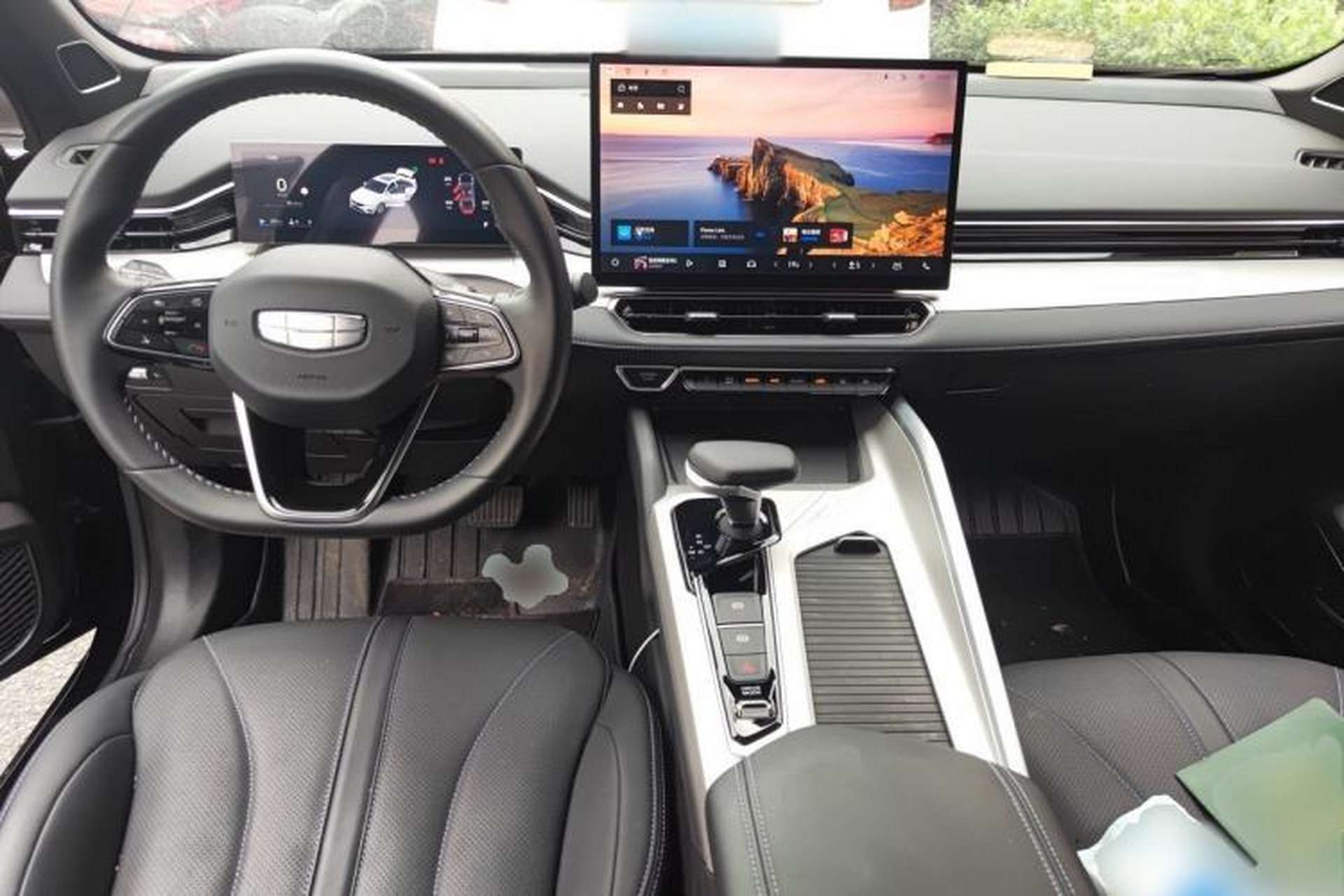 Used Geely Auto Preface 2025 Dongfang Yao 1.5TD Fuyao Edition Center Console