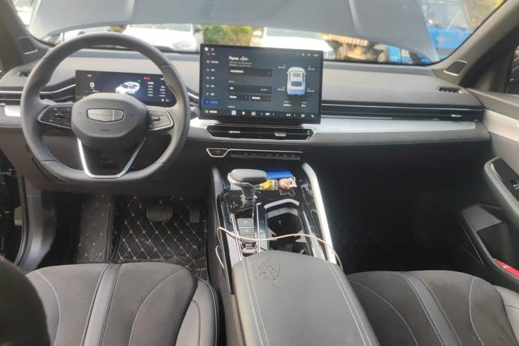 Used Geely Auto Preface 2025 Dongfang Yao 2.0TD Jin Chao Edition Center Console