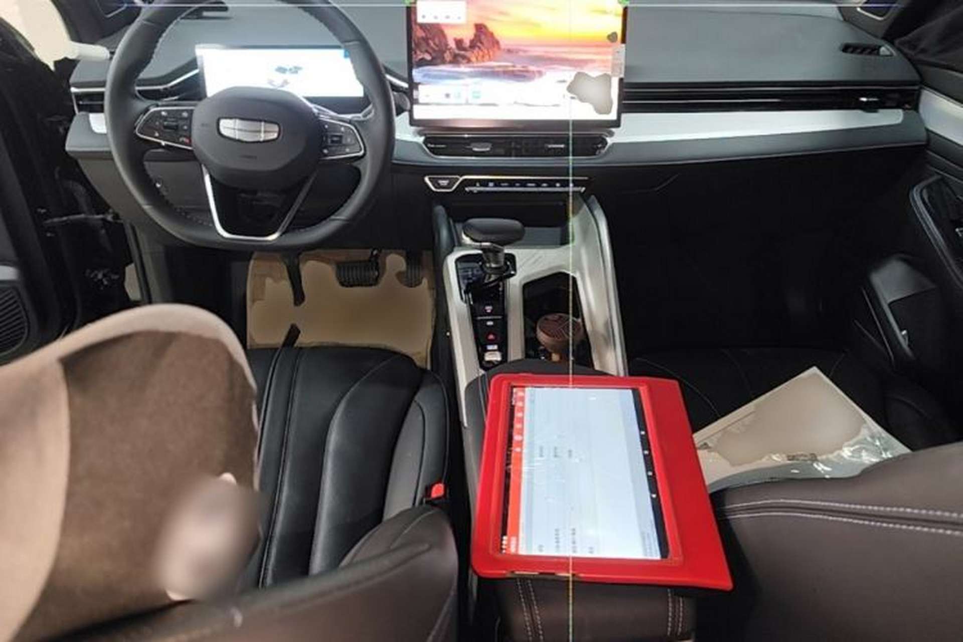 Used Geely Auto Preface 2025 Dongfang Yao 1.5TD Fuyao Edition Center Console