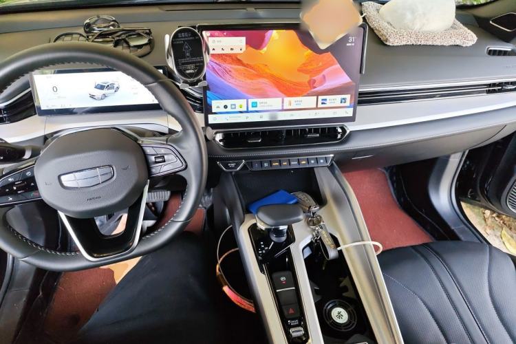 Used Geely Auto Preface 2025 Dongfang Yao 1.5TD Kunlun Edition Center Console