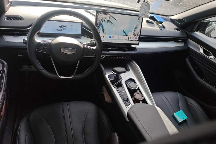 Used Geely Auto Preface 2025 Dongfang Yao 1.5TD Kunlun Edition Center Console