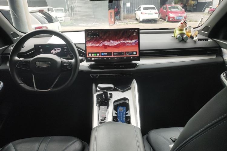 Used Geely Auto Preface 2025 Dongfang Yao 1.5TD Fuyao Edition Center Console