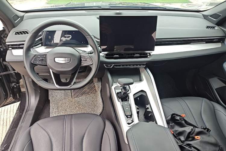 Used Geely Auto Preface 2025 Dongfang Yao 1.5TD Fuyao Edition Center Console
