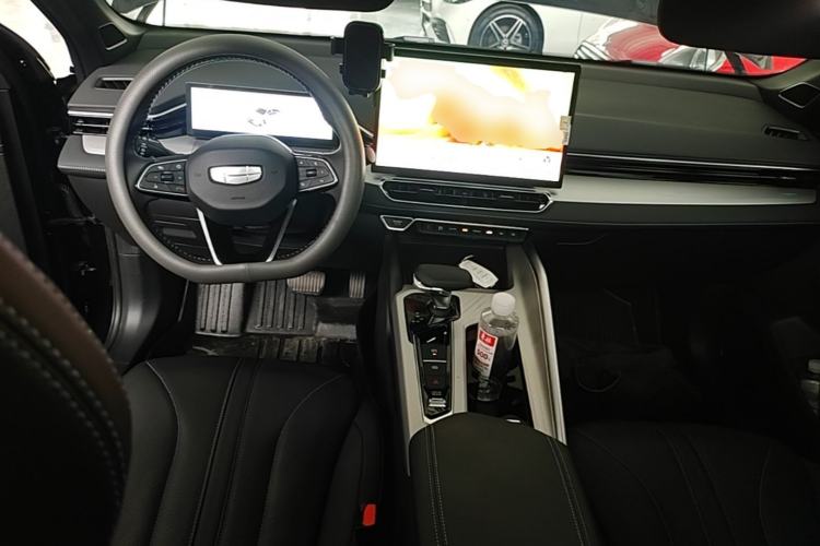 Used Geely Auto Preface 2025 Dongfang Yao 1.5TD Fuyao Edition Center Console