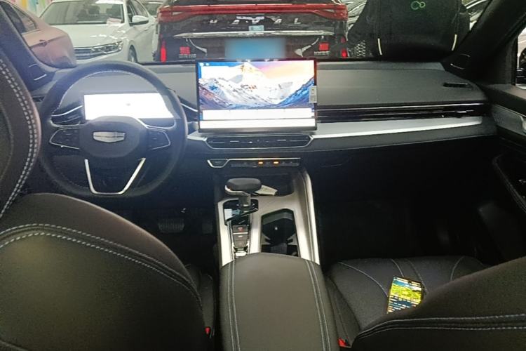Used Geely Auto Preface 2025 Dongfang Yao 1.5TD Fuyao Edition Center Console