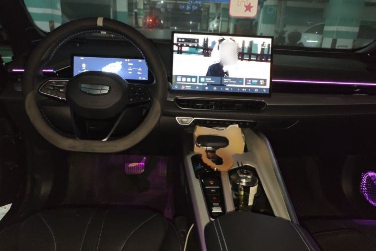 Used Geely Auto Preface 2025 Dongfang Yao 1.5TD Fuyao Edition Center Console