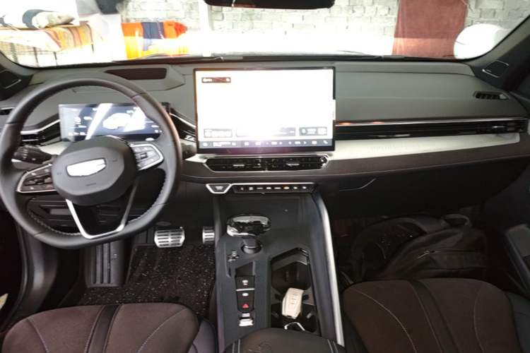 Used Geely Auto Preface 2025 Dongfang Yao 2.0TD Moonlight Edition Center Console