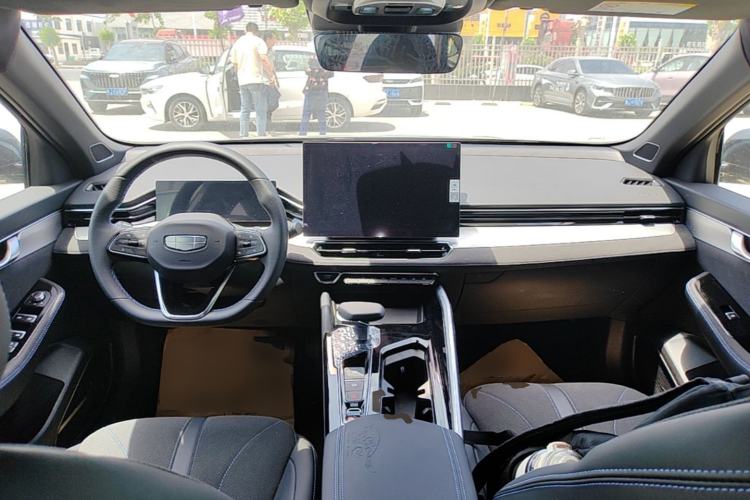 Used Geely Auto Preface 2025 Dongfang Yao 2.0TD Jin Chao Edition Center Console