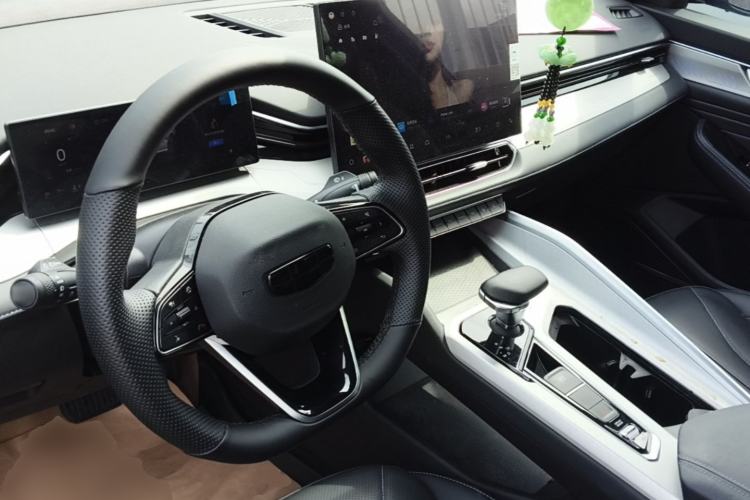 Used Geely Auto Preface 2025 Dongfang Yao 1.5TD Kunlun Edition Center Console