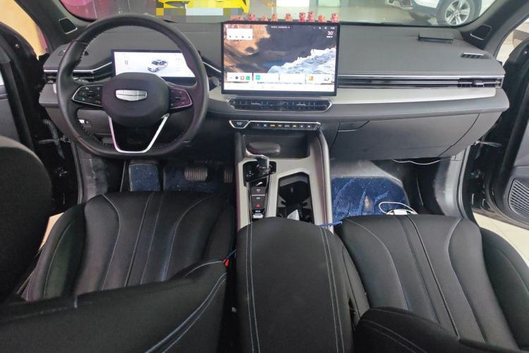 Used Geely Auto Preface 2025 Dongfang Yao 1.5TD Fuyao Edition Center Console