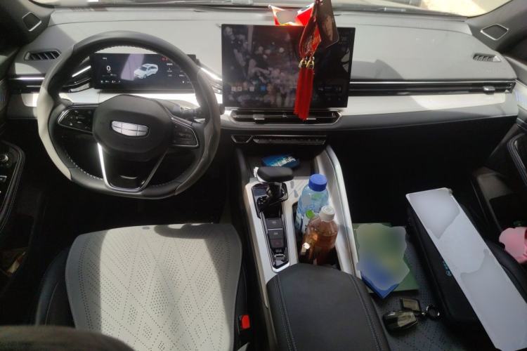 Used Geely Auto Preface 2025 Dongfang Yao 1.5TD Fuyao Edition Center Console