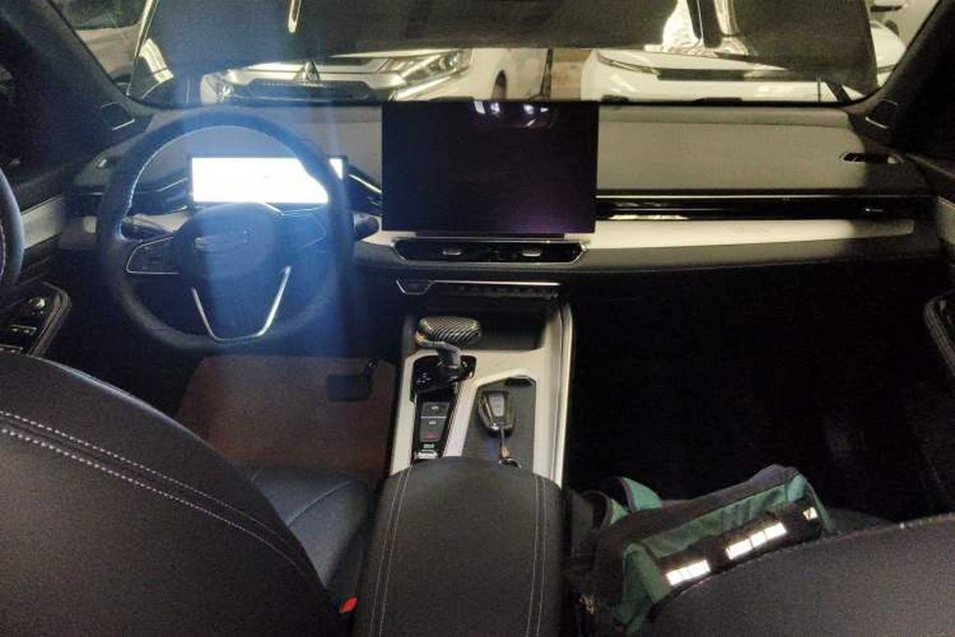 Used Geely Auto Preface 2025 Dongfang Yao 1.5TD Fuyao Edition Center Console