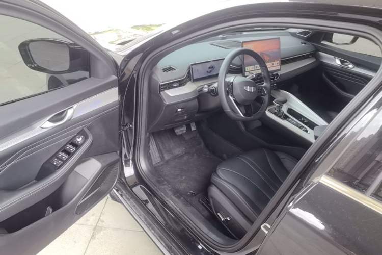 Used Geely Auto Preface 2025 Dongfang Yao 1.5TD Kunlun Edition Driver Seat