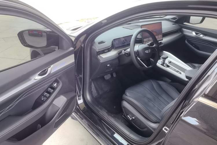 Used Geely Auto Preface 2025 Dongfang Yao 1.5TD Kunlun Edition Driver Seat