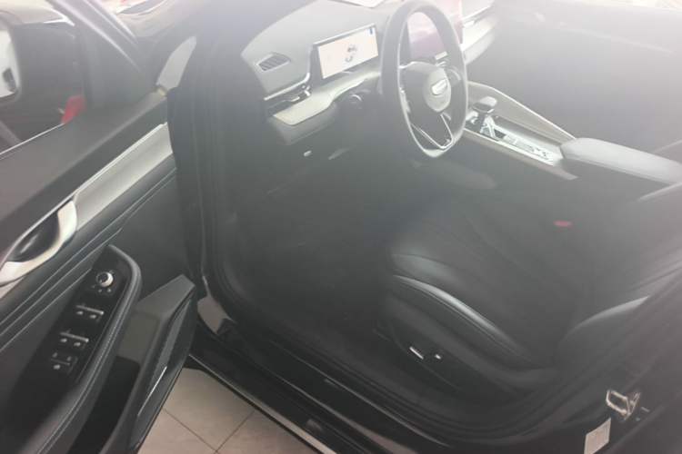 Used Geely Auto Preface 2025 Dongfang Yao 1.5TD Kunlun Edition Driver Seat