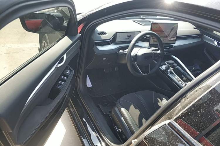 Used Geely Auto Preface 2025 Dongfang Yao 2.0TD Lanxing Edition Driver Seat