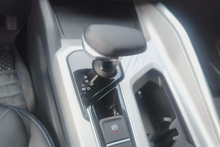 Used Geely Auto Preface 2025 Dongfang Yao 1.5TD Kunlun Edition Gear Lever