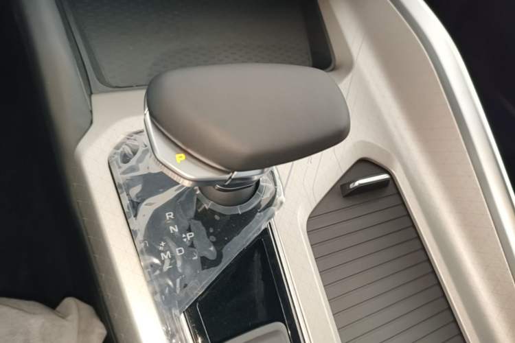 Used Geely Auto Preface 2025 Dongfang Yao 1.5TD Kunlun Edition Gear Lever
