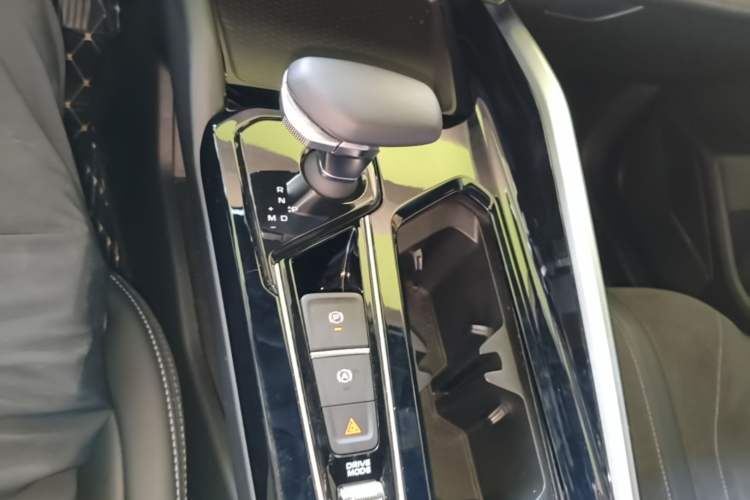 Used Geely Auto Preface 2025 Dongfang Yao 2.0TD Jin Chao Edition Gear Lever