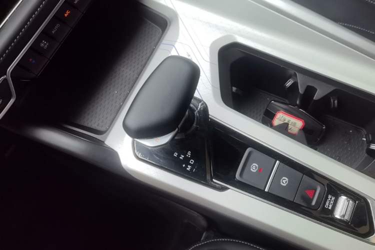 Used Geely Auto Preface 2025 Dongfang Yao 1.5TD Kunlun Edition Gear Lever