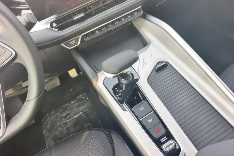 Used Geely Auto Preface 2025 Dongfang Yao 1.5TD Kunlun Edition Gear Lever