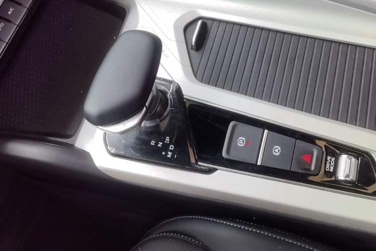 Used Geely Auto Preface 2025 Dongfang Yao 1.5TD Kunlun Edition Gear Lever