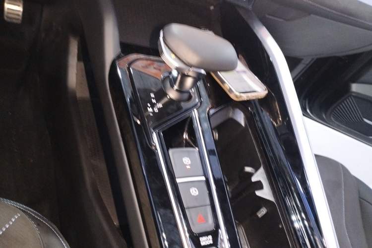 Used Geely Auto Preface 2025 Dongfang Yao 2.0TD Lanxing Edition Gear Lever