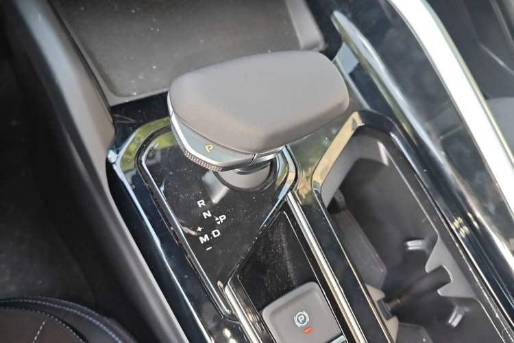 Used Geely Auto Preface 2025 Dongfang Yao 2.0TD Lanxing Edition Gear Lever