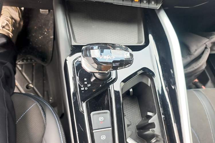 Used Geely Auto Preface 2025 Dongfang Yao 2.0TD Lanxing Edition Gear Lever