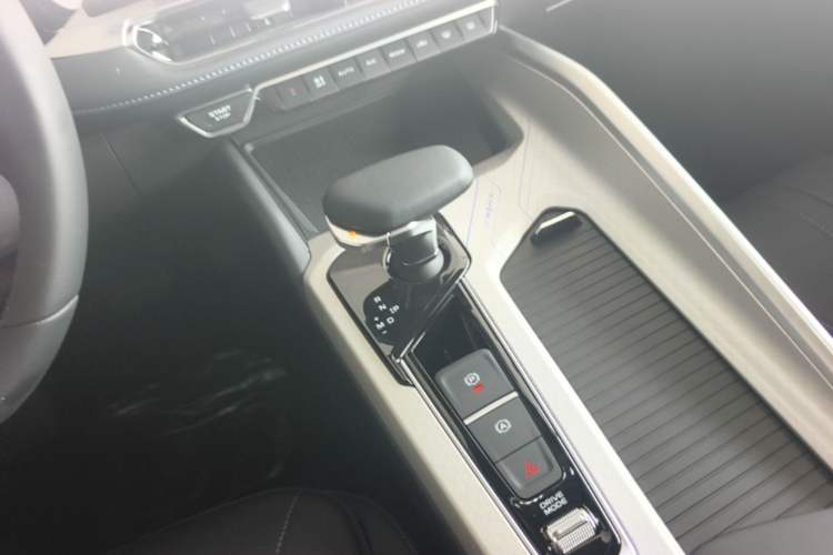 Used Geely Auto Preface 2025 Dongfang Yao 1.5TD Kunlun Edition Gear Lever