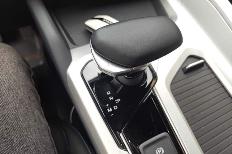 Used Geely Auto Preface 2025 Dongfang Yao 1.5TD Fuyao Edition Gear Lever