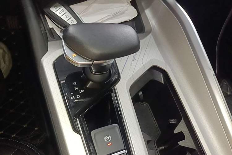 Used Geely Auto Preface 2025 Dongfang Yao 1.5TD Fuyao Edition Gear Lever