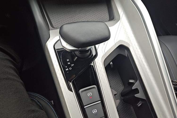 Used Geely Auto Preface 2025 Dongfang Yao 1.5TD Fuyao Edition Gear Lever