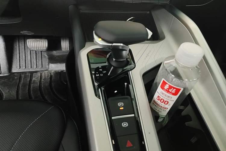 Used Geely Auto Preface 2025 Dongfang Yao 1.5TD Fuyao Edition Gear Lever
