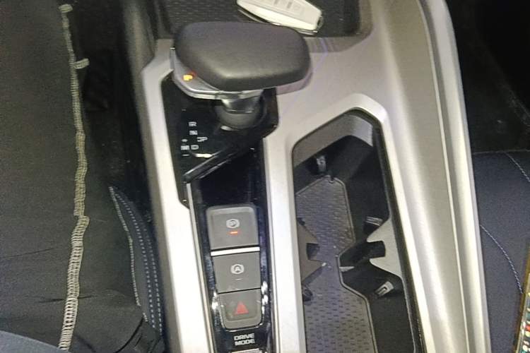 Used Geely Auto Preface 2025 Dongfang Yao 1.5TD Fuyao Edition Gear Lever