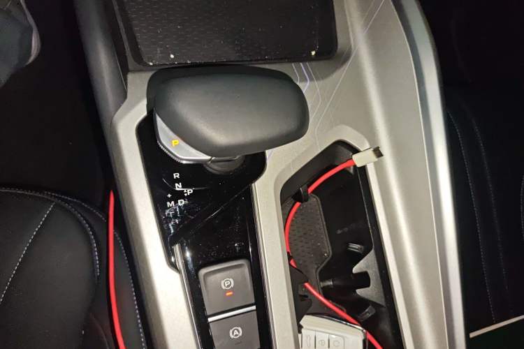 Used Geely Auto Preface 2025 Dongfang Yao 1.5TD Kunlun Edition Gear Lever