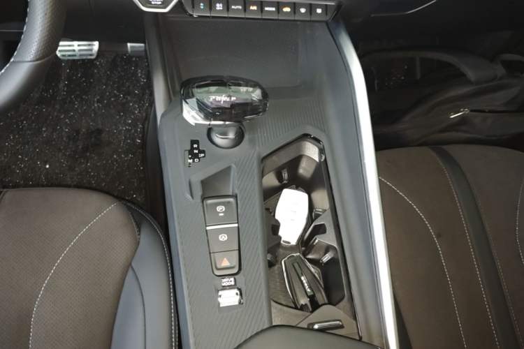 Used Geely Auto Preface 2025 Dongfang Yao 2.0TD Moonlight Edition Gear Lever