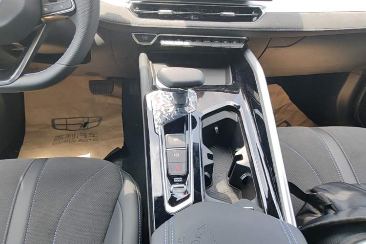Used Geely Auto Preface 2025 Dongfang Yao 2.0TD Jin Chao Edition Gear Lever