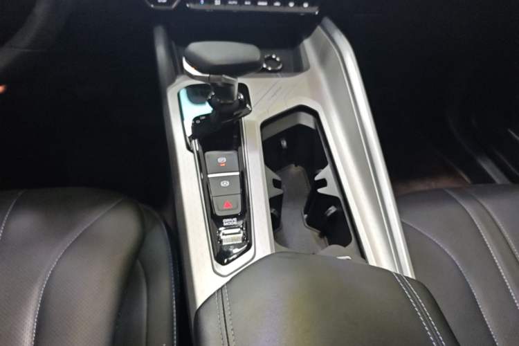 Used Geely Auto Preface 2025 Dongfang Yao 1.5TD Kunlun Edition Gear Lever