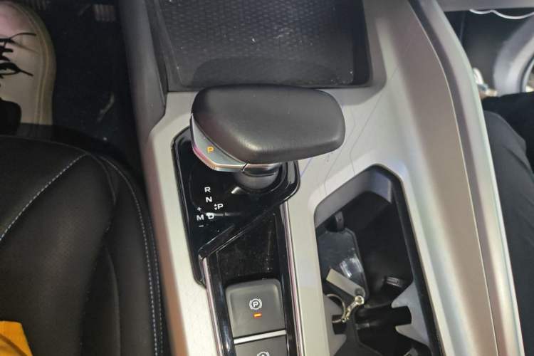 Used Geely Auto Preface 2025 Dongfang Yao 1.5TD Fuyao Edition Gear Lever