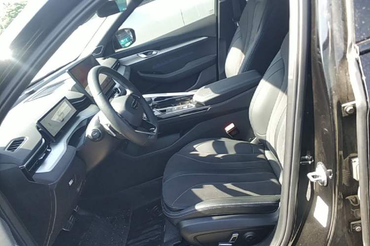 Used Geely Auto Preface 2025 Dongfang Yao 2.0TD Lanxing Edition Left Front Seat