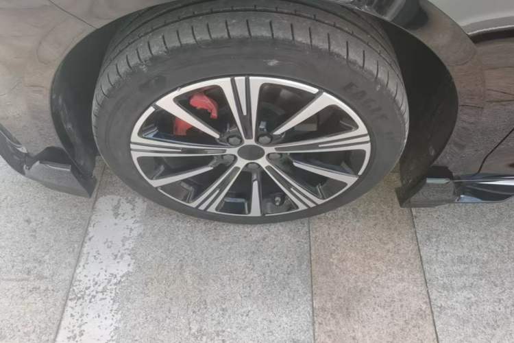Used Geely Auto Preface 2025 Dongfang Yao 2.0TD Moonlight Edition Left Front Wheel Hub