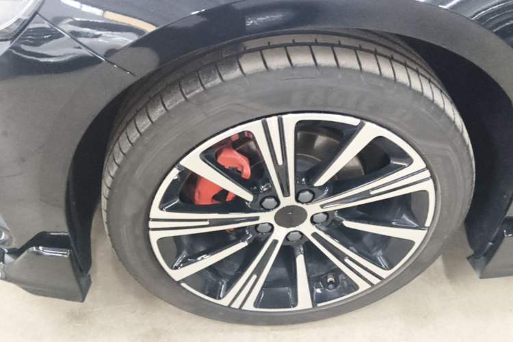 Used Geely Auto Preface 2025 Dongfang Yao 2.0TD Moonlight Edition Left Front Wheel Hub