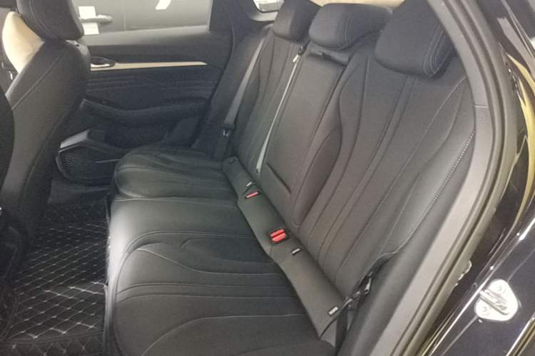 Used Geely Auto Preface 2025 Dongfang Yao 1.5TD Fuyao Edition Left Rear Seat