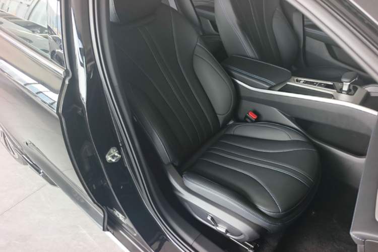 Used Geely Auto Preface 2025 Dongfang Yao 1.5TD Kunlun Edition Right Front Seat