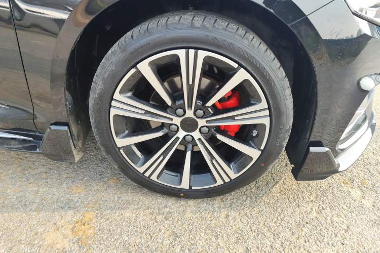 Used Geely Auto Preface 2025 Dongfang Yao 1.5TD Kunlun Edition Right Front Wheel Hub